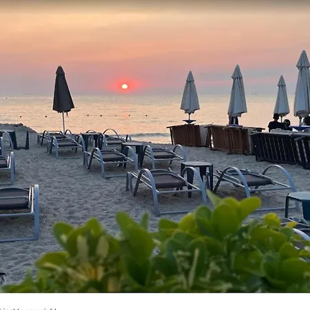 Seaside شقة
